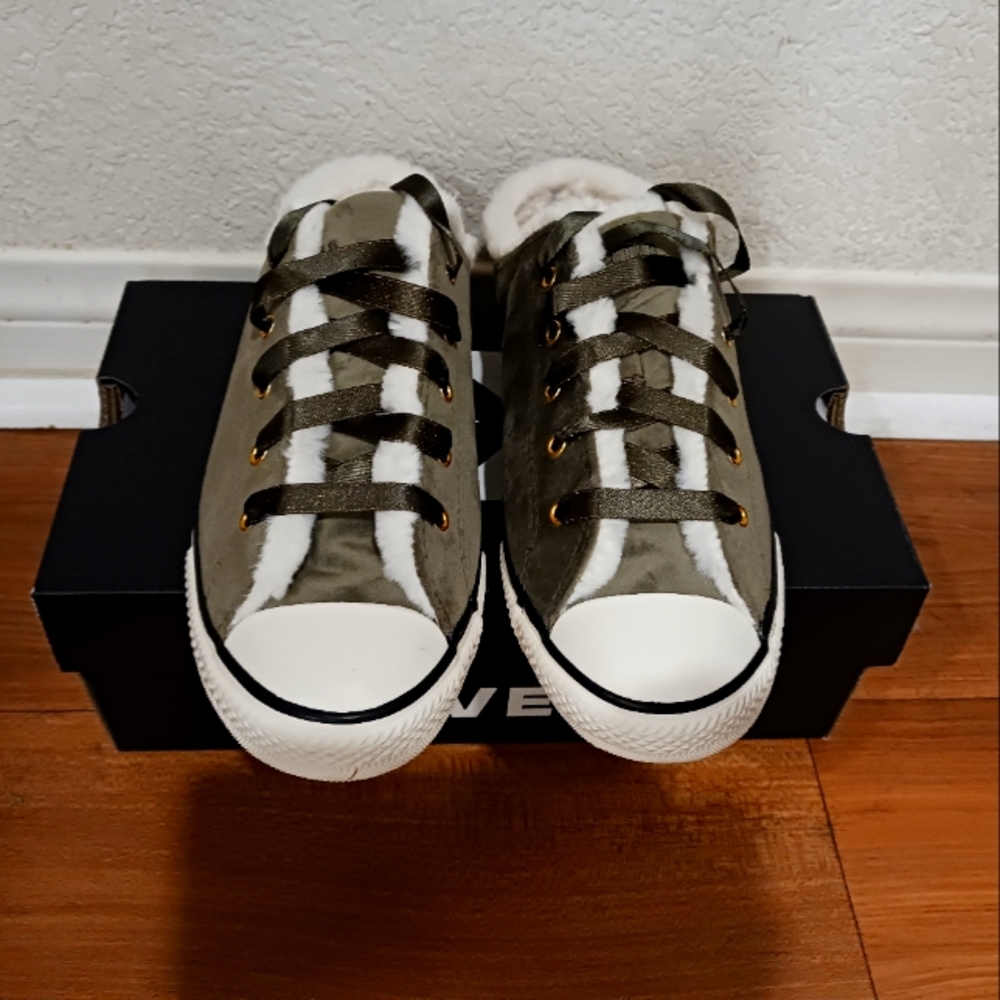 Converse - Picture 2 of 4